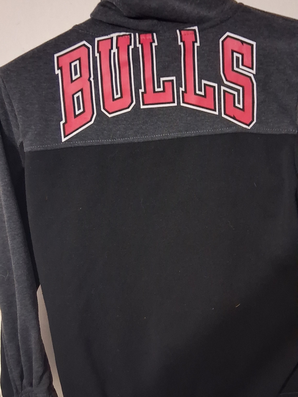NBA Chicago Bulls Youth Charcoal & Red Zip Hoodie - Picture 3 of 4